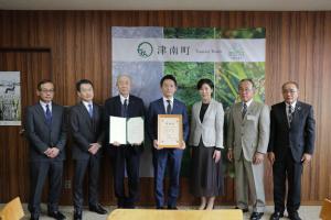 カネコ商会カーボン無効化証明書授与式集合写真